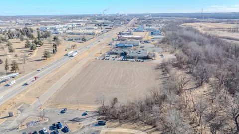 2701 Lincoln Way, Clinton, IA 52732