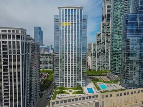 1235 S Prairie Ave #3303, Chicago, IL 60605