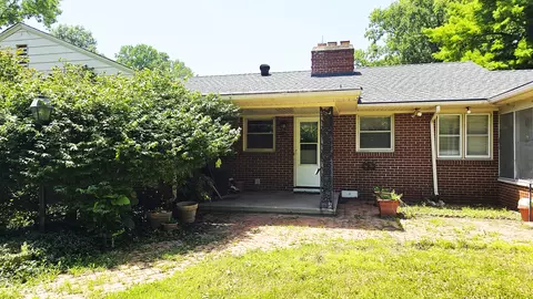 Exterior - 4 Lilac Ln, Centralia, IL 62801 photo 4 of 11
