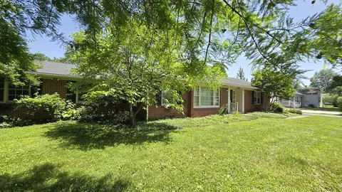 Exterior - 4 Lilac Ln, Centralia, IL 62801 photo 2 of 11
