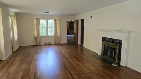Living - 4 Lilac Ln, Centralia, IL 62801 photo 1 of 8