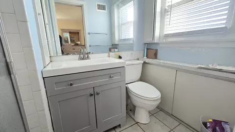 Bath - 4 Lilac Ln, Centralia, IL 62801 photo 3 of 3