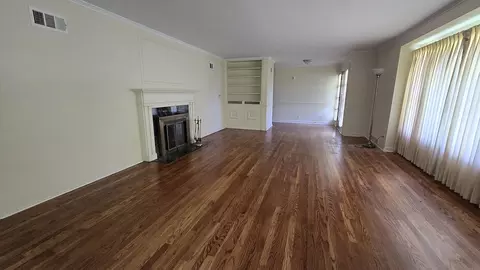 Living - 4 Lilac Ln, Centralia, IL 62801 photo 2 of 8