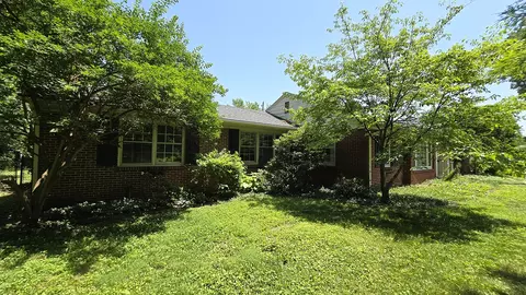 Exterior - 4 Lilac Ln, Centralia, IL 62801 photo 3 of 11