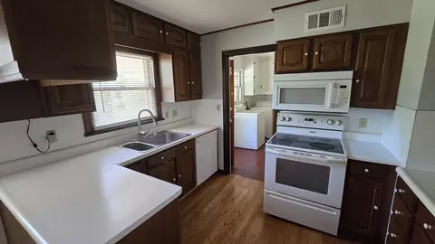 Kitchen - 4 Lilac Ln, Centralia, IL 62801 photo 2 of 4