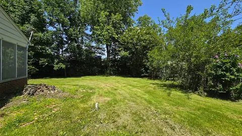 Exterior - 4 Lilac Ln, Centralia, IL 62801 photo 6 of 11