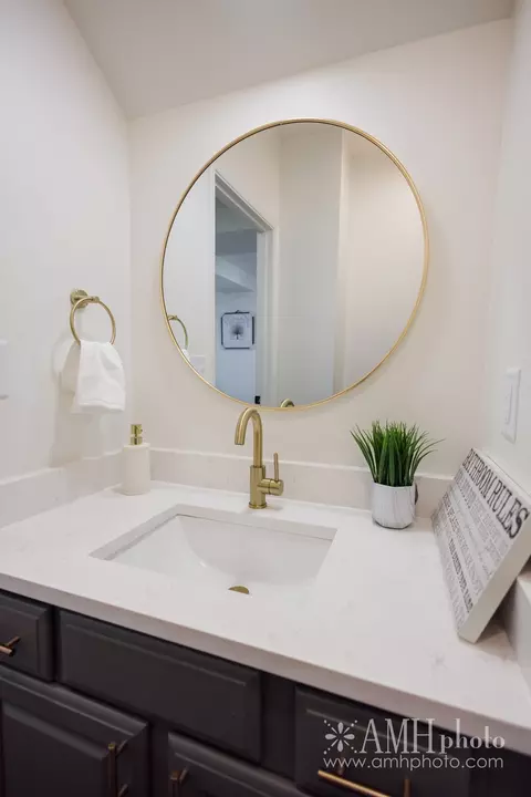 Bath - 1436 Eagle St, Kankakee, IL 60901 photo 3 of 8