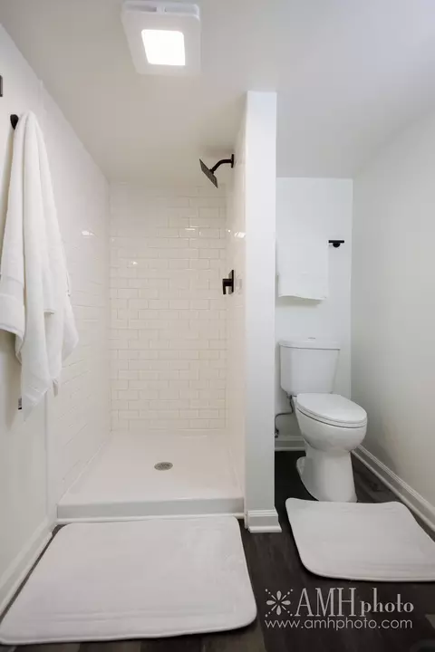Bath - 1436 Eagle St, Kankakee, IL 60901 photo 6 of 8