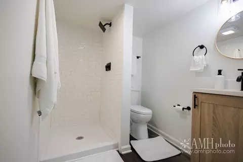 Bath - 1436 Eagle St, Kankakee, IL 60901 photo 7 of 8