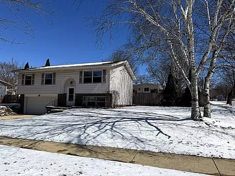 620 S 9th Ave, Saint Charles, IL 60174