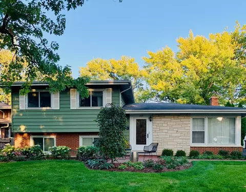 1033 Kenton Rd, Deerfield, IL 60015