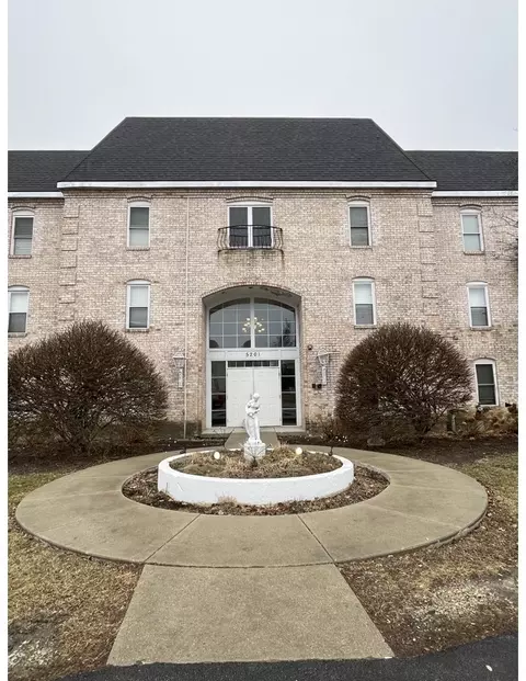 5201 Carriageway Dr #C317, Rolling Meadows, IL 60008
