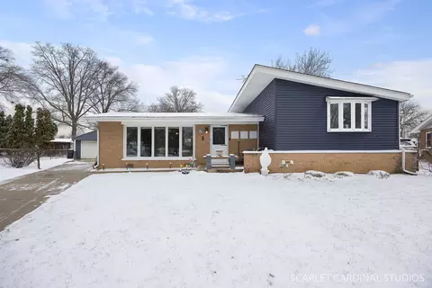 5 Chase Ct, Lombard, IL 60148