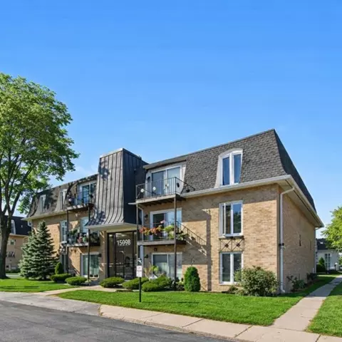 10308 Circle Dr #301, Oak Lawn, IL 60453