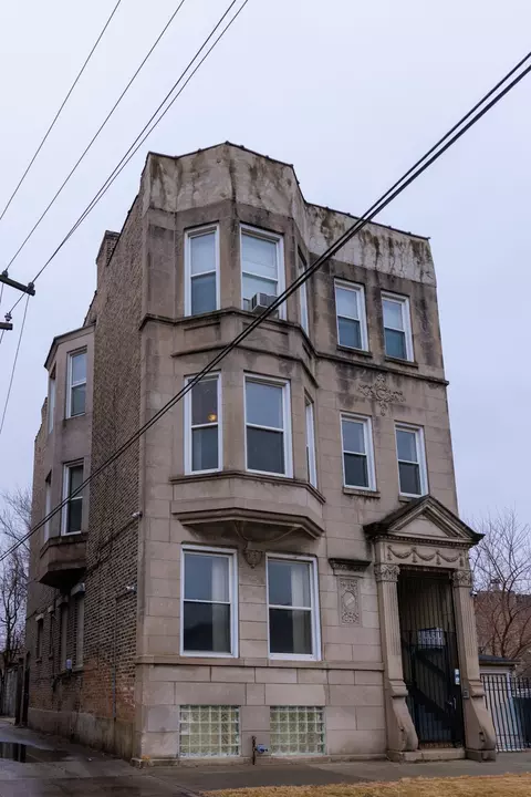 63 E 56th St, Chicago, IL 60637