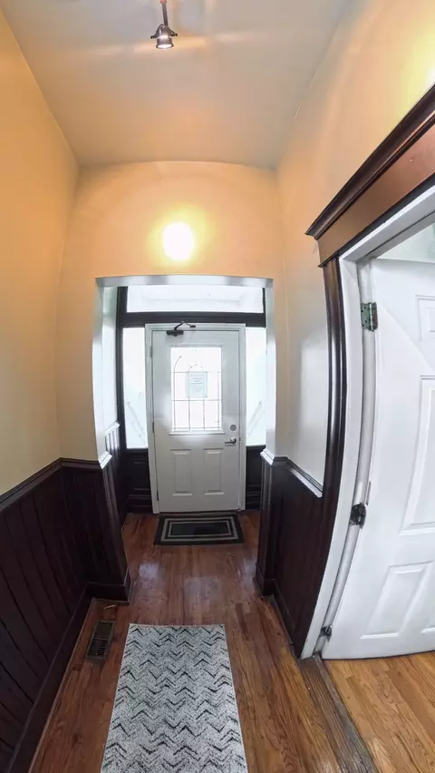 63 E 56th St, Chicago, IL 60637 photo 2