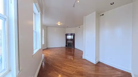 63 E 56th St, Chicago, IL 60637 photo 6