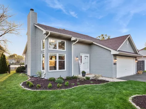 304 N Sycamore Ln, North Aurora, IL 60542