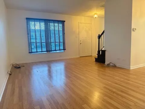 Living - 2080 Sutherland Pl, Hoffman Estates, IL 60169 photo 3 of 3