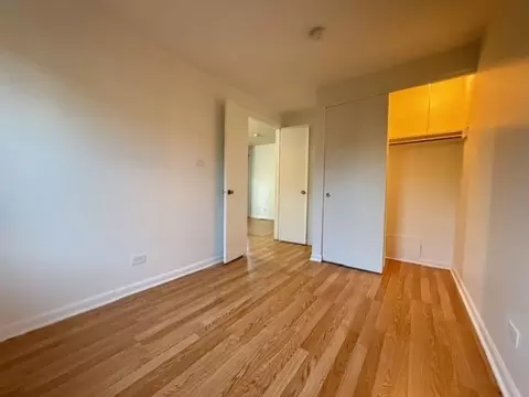 Bedroom - 2080 Sutherland Pl, Hoffman Estates, IL 60169 photo 2 of 3