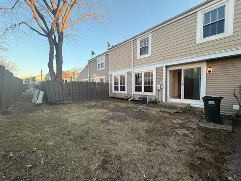 Exterior - 2080 Sutherland Pl, Hoffman Estates, IL 60169 photo 2 of 2