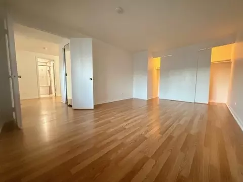 Bedroom - 2080 Sutherland Pl, Hoffman Estates, IL 60169 photo 1 of 3