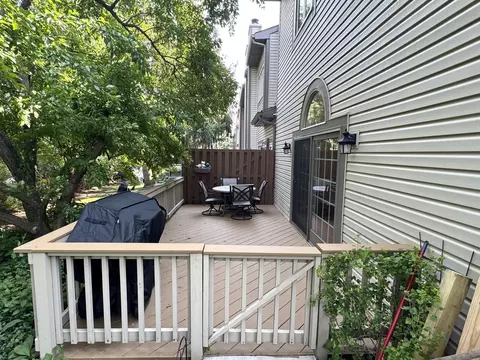 Exterior - 1009 Arbor Ct, Mount Prospect, IL 60056 photo 2 of 4