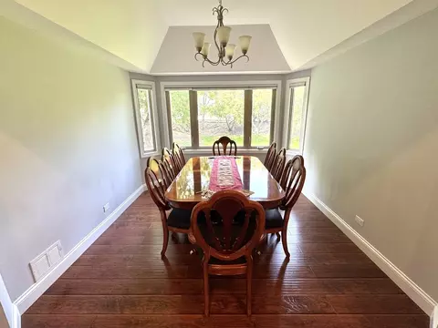 Dining - 1009 Arbor Ct, Mount Prospect, IL 60056 photo 2 of 3