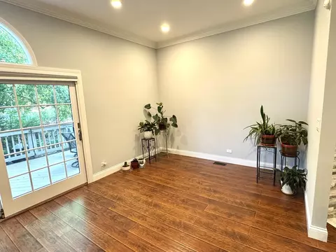 Living - 1009 Arbor Ct, Mount Prospect, IL 60056 photo 3 of 4