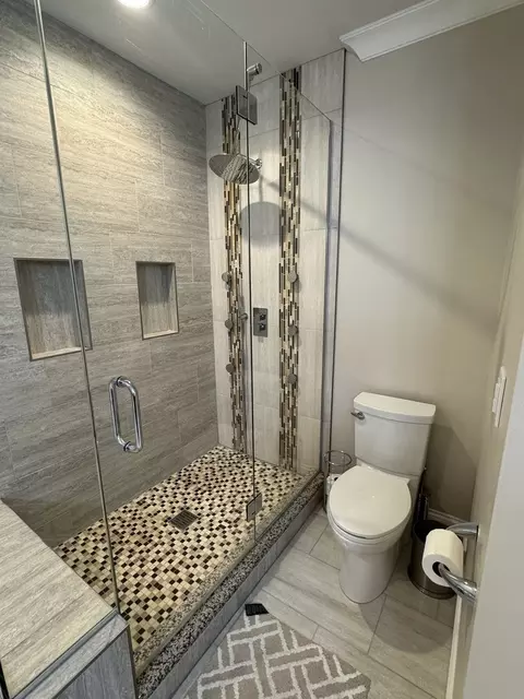 Bath - 1009 Arbor Ct, Mount Prospect, IL 60056 photo 3 of 6