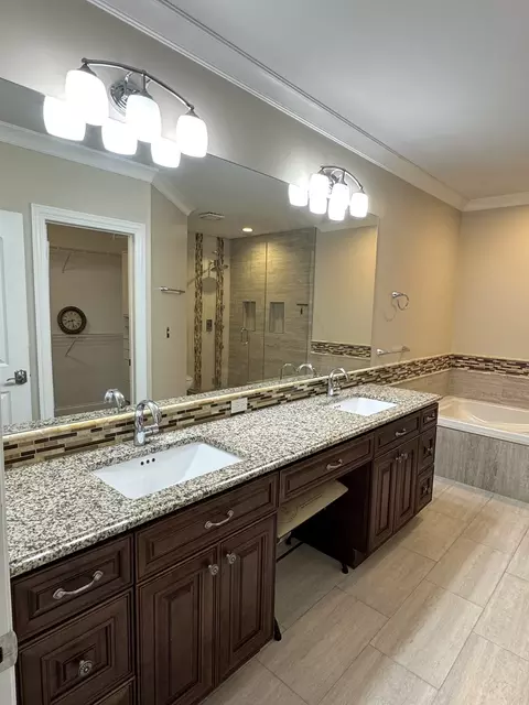 Bath - 1009 Arbor Ct, Mount Prospect, IL 60056 photo 2 of 6