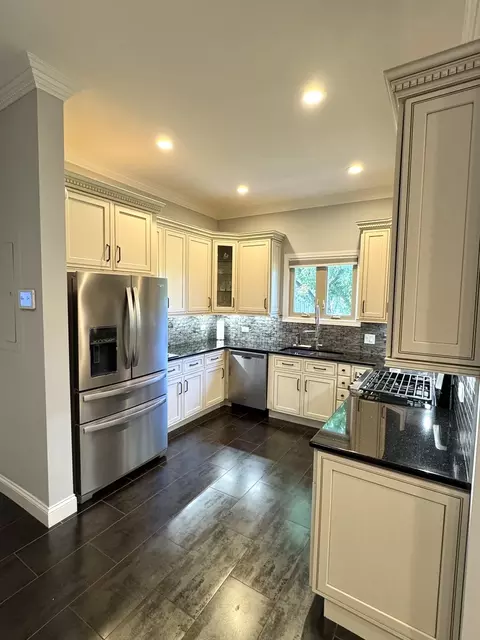 Kitchen - 1009 Arbor Ct, Mount Prospect, IL 60056 photo 2 of 3