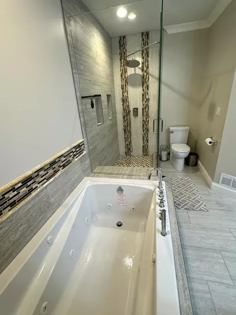 Bath - 1009 Arbor Ct, Mount Prospect, IL 60056 photo 4 of 6