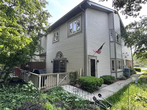 Exterior - 1009 Arbor Ct, Mount Prospect, IL 60056 photo 3 of 4