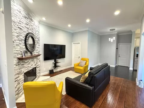 Living - 1009 Arbor Ct, Mount Prospect, IL 60056 photo 1 of 4