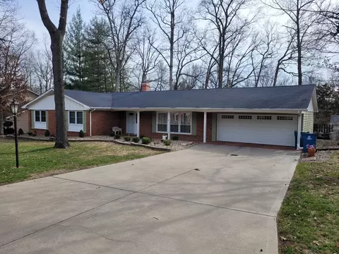 25 Wildwood Dr, Mount Vernon, IL 62864