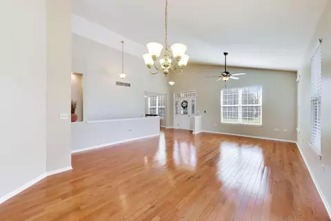 Living - 985 Oak Ridge Blvd, Elgin, IL 60120 photo 2 of 2