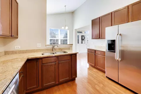 Kitchen - 985 Oak Ridge Blvd, Elgin, IL 60120 photo 3 of 3