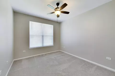 Bedroom - 985 Oak Ridge Blvd, Elgin, IL 60120 photo 2 of 3