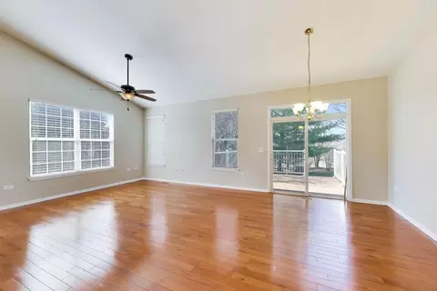 Living - 985 Oak Ridge Blvd, Elgin, IL 60120 photo 1 of 2