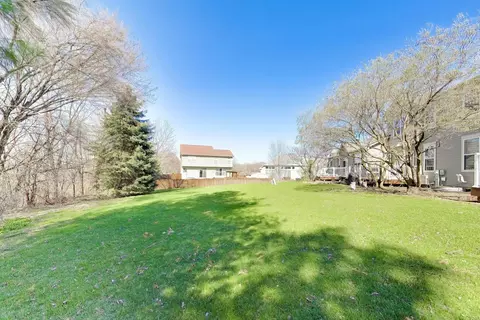 Exterior - 985 Oak Ridge Blvd, Elgin, IL 60120 photo 7 of 8
