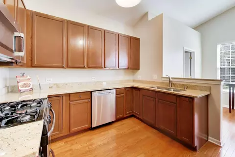 Kitchen - 985 Oak Ridge Blvd, Elgin, IL 60120 photo 2 of 3