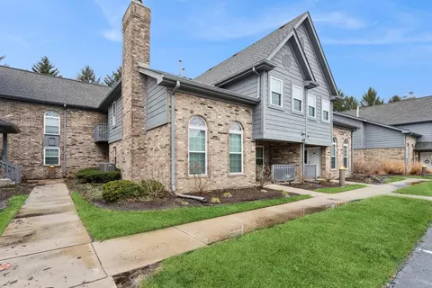 43 Foxcroft Rd #43-127, Naperville, IL 60565