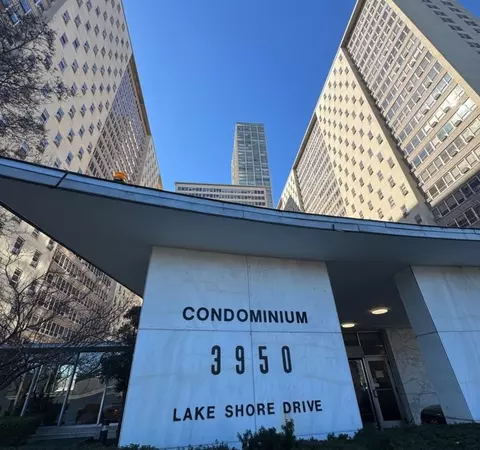 3950 N Lake Shore Dr #1527, Chicago, IL 60613