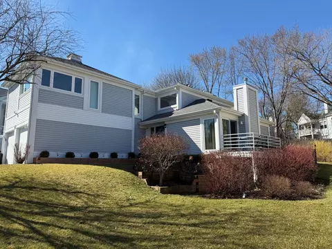 417 Lake Shore Blvd, Wauconda, IL 60084