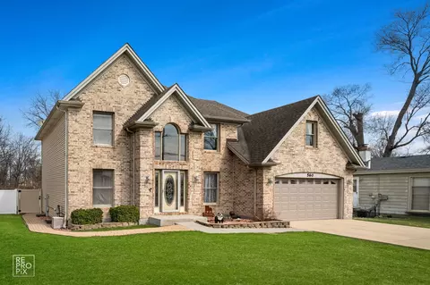 560 E Armitage Ave, Addison, IL 60101