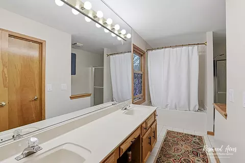 Bath - 13802 S Quail Run Dr, Plainfield, IL 60544 photo 1 of 3