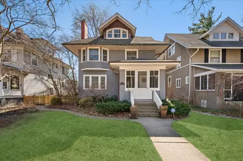 829 Elmwood Ave, Wilmette, IL 60091