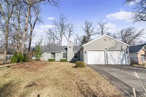 586 Holiday Dr, Lake Holiday, IL 60552