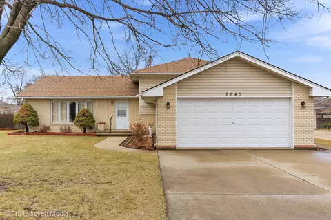 8640 Narragansett Ave, Burbank, IL 60459
